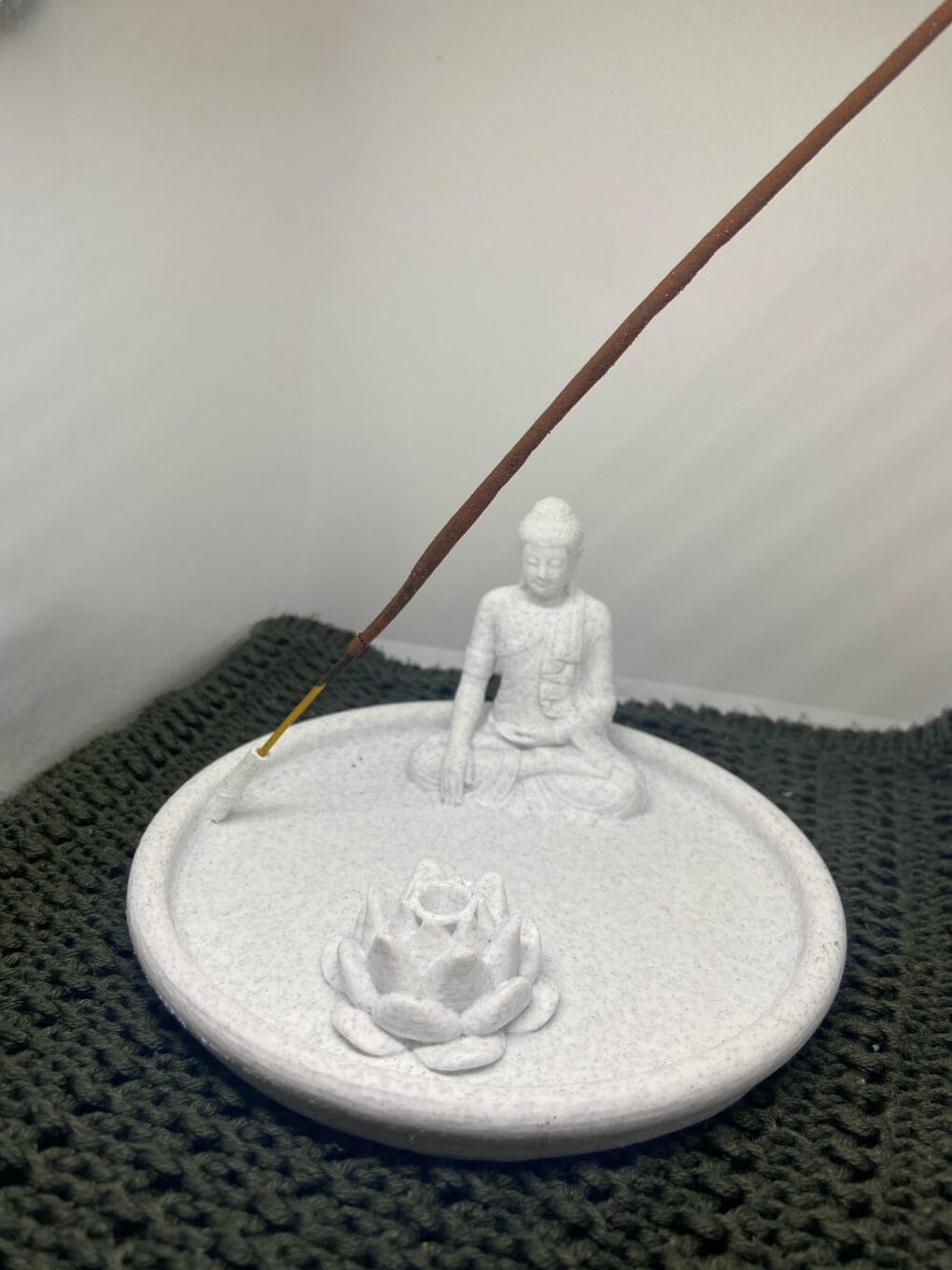 Porta-Incenso Buda com Flor de Lótus – Sopro de Paz