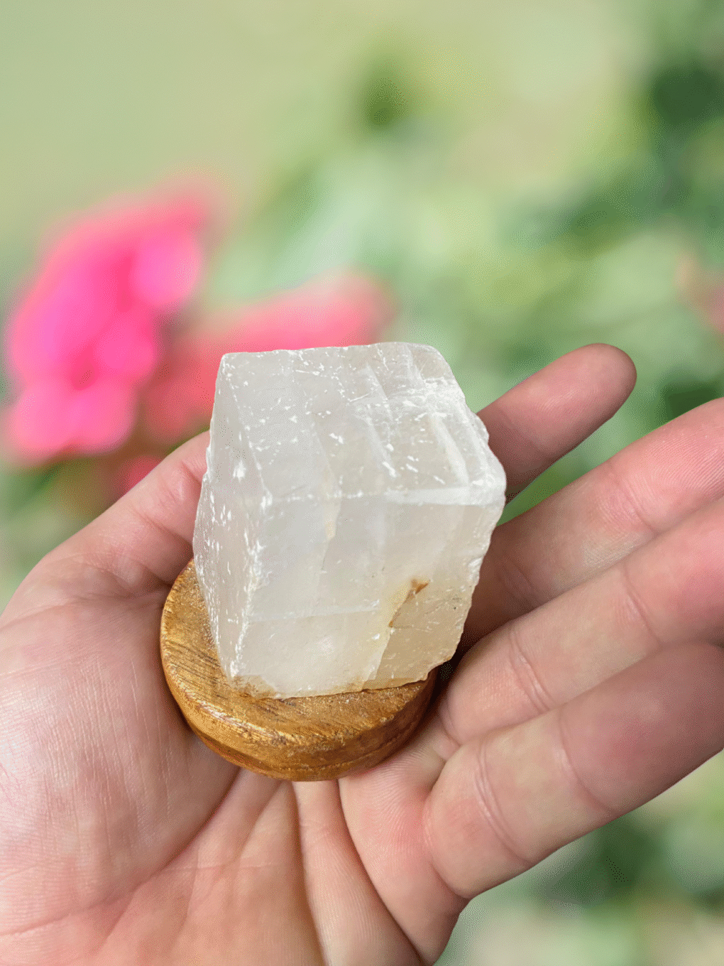 Cubo de Quartzo Branco com Base de Madeira