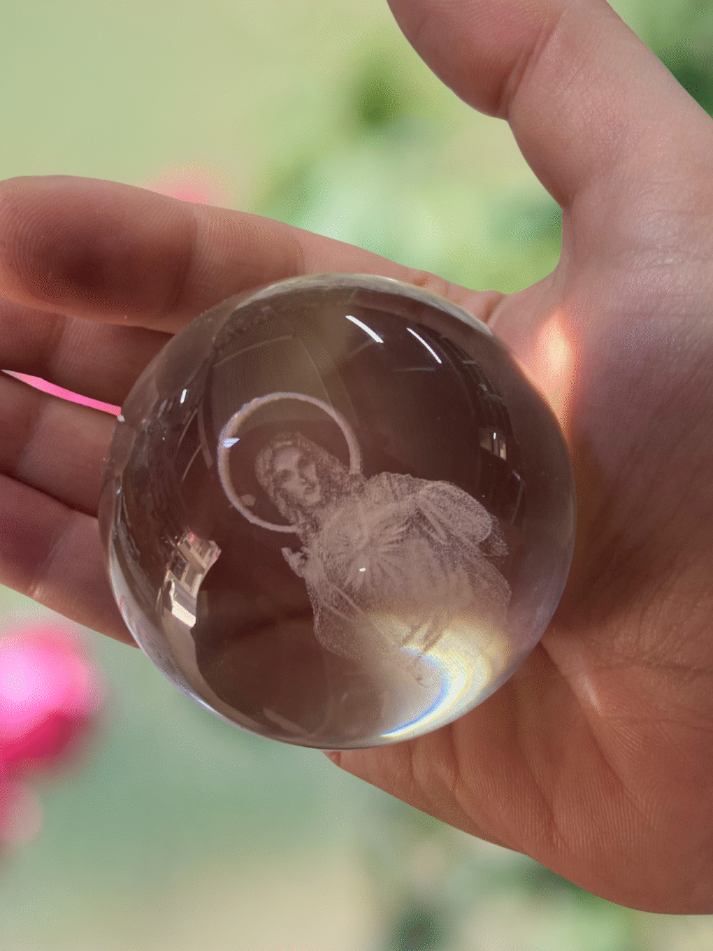 Esfera de Cristal com Jesus – Luz e Proteção para o Seu Altar