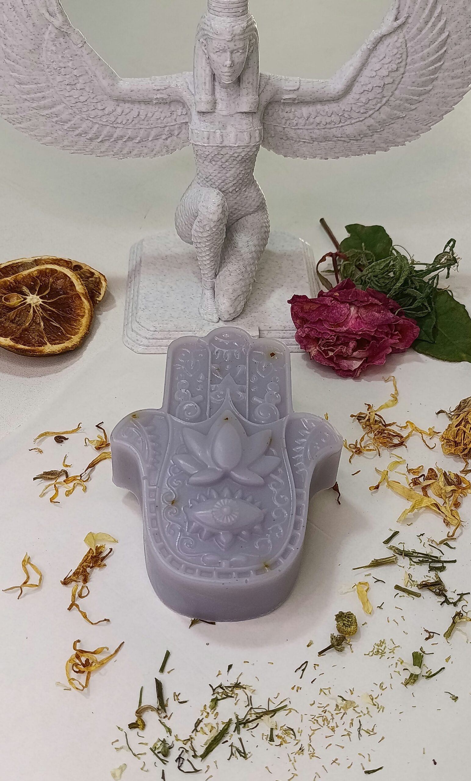 Sabonete artesanal Mão de Hamsá – Camomila e Lavanda 𪬠- Imagem 2