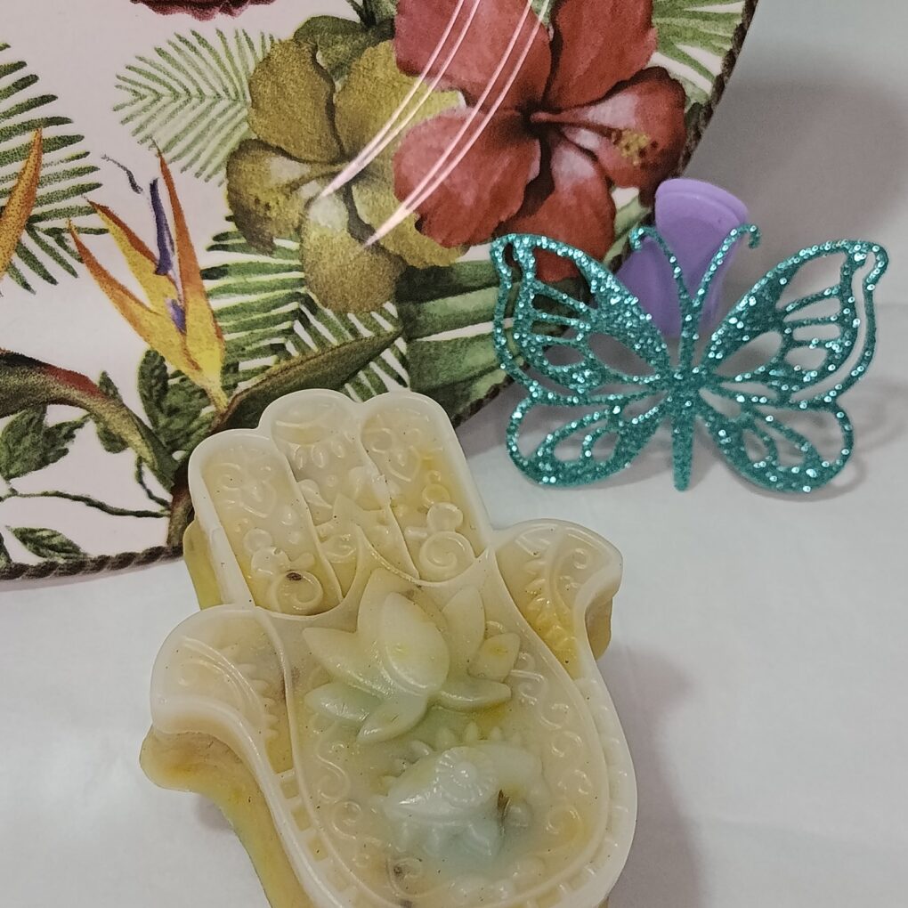 Sabonete artesanal Mão de Hamsá – Mamão, alfazema, linhaça, e hortelãðª¬