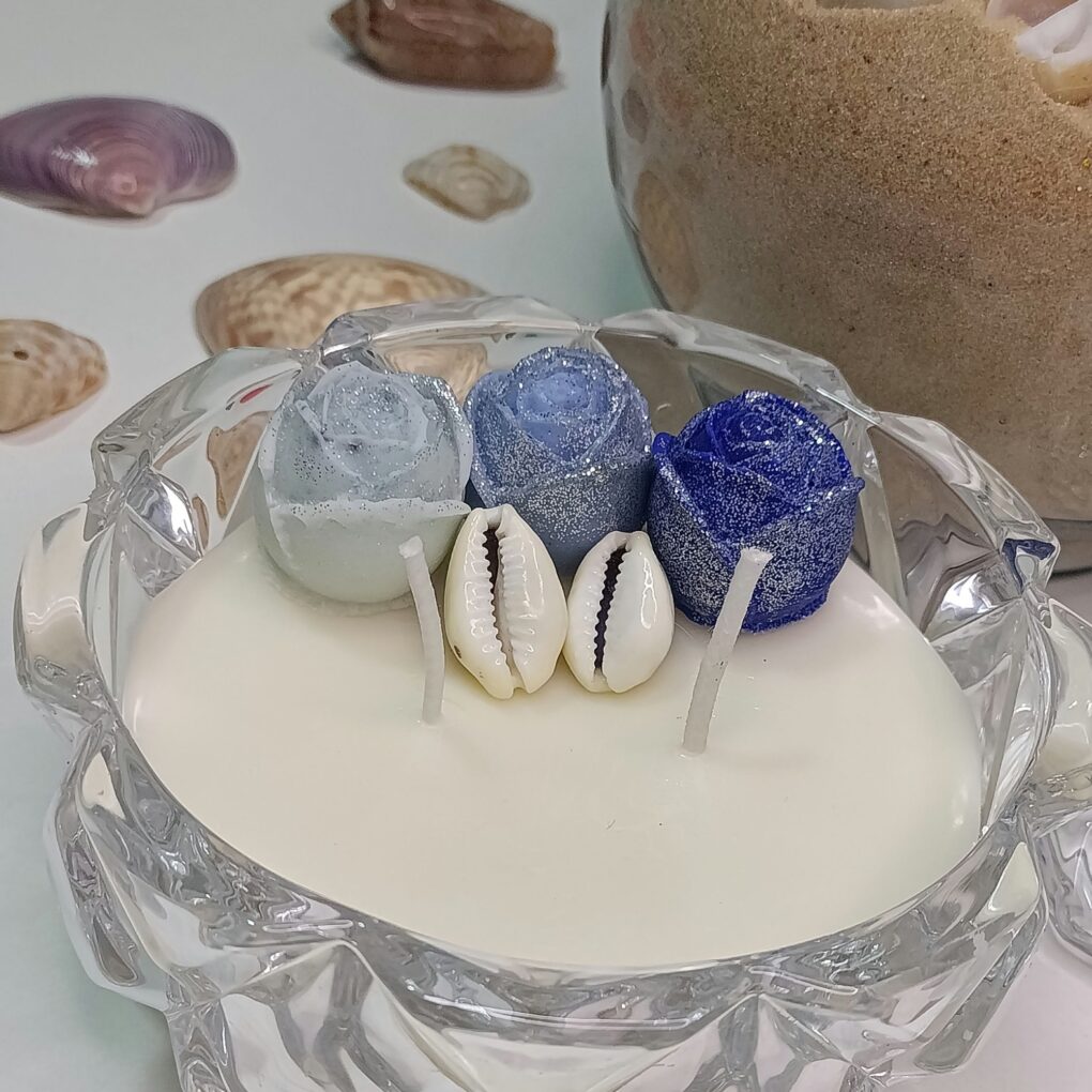 Vela artesanal Mãe das Águas – Rosas azuis e hortelã ðð